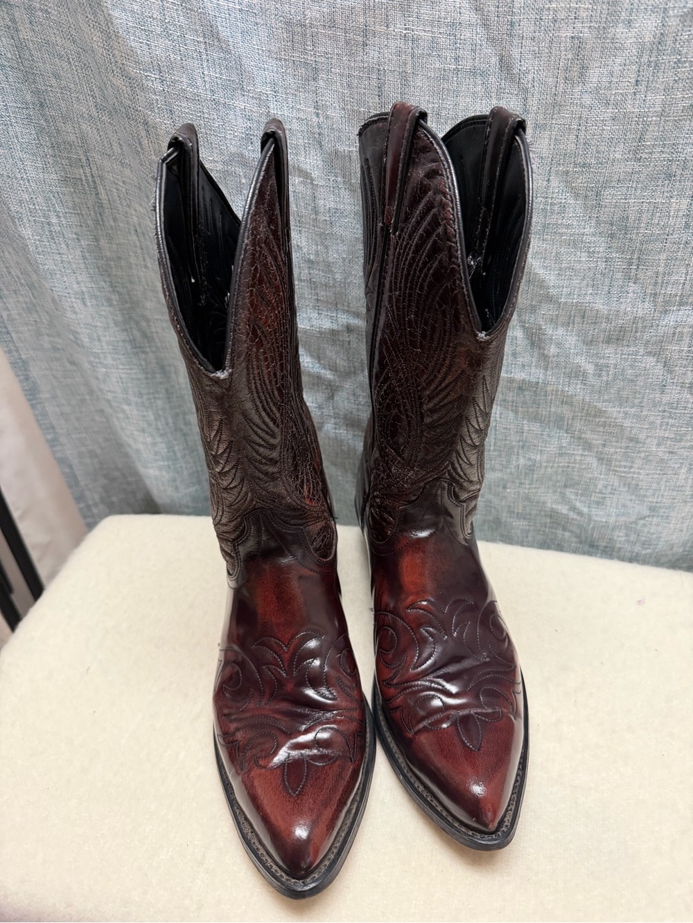Laredo Men's Burgundy Western Embossed Leather Boots